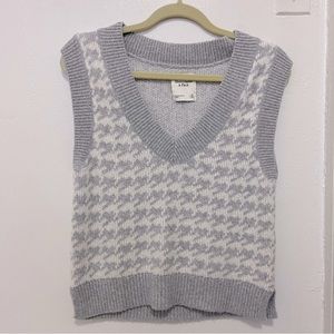Abercrombie and Fitch Crop Houndstooth Fuzzy Cozy Sweater Vest